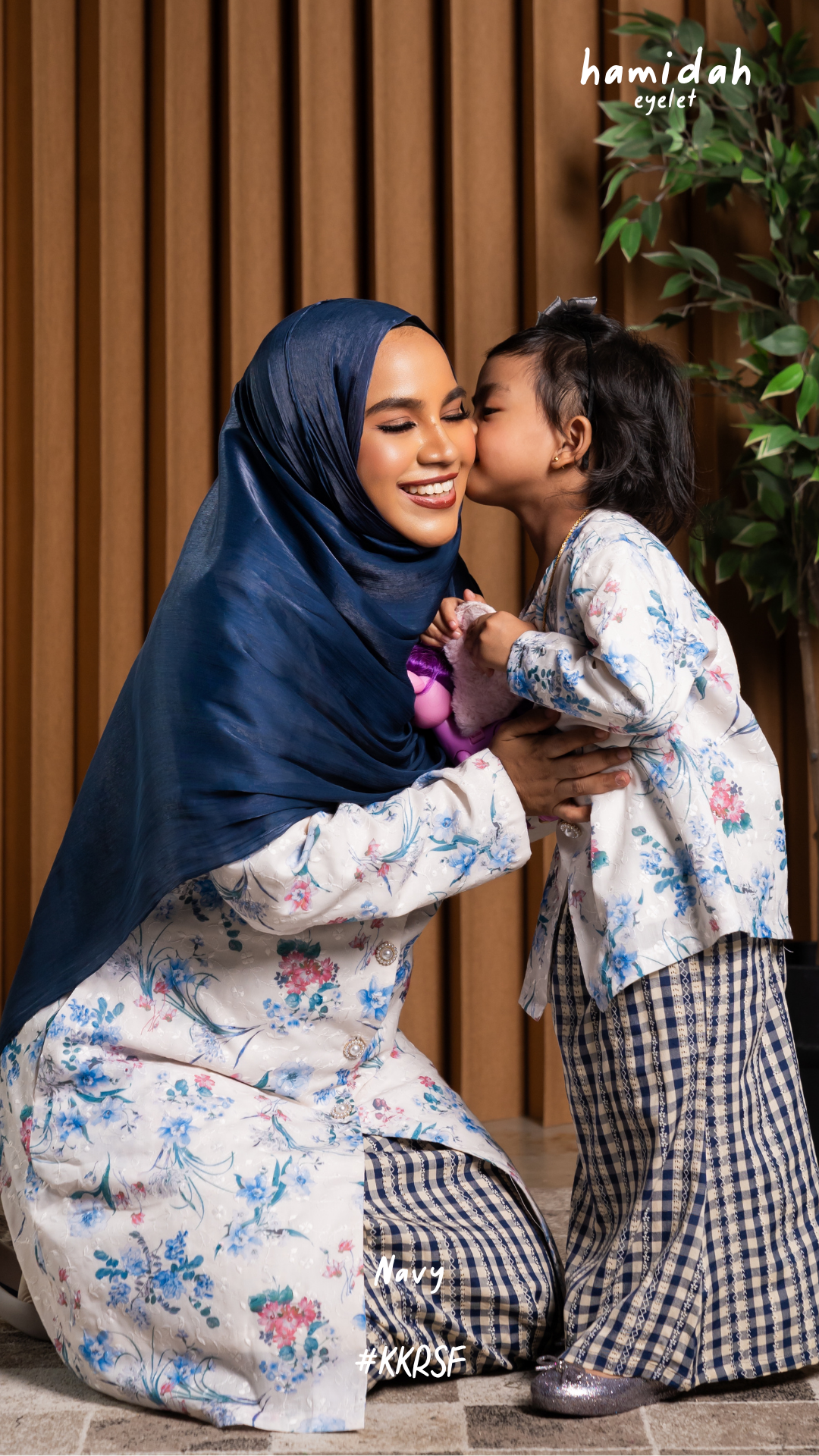 Hamidah Eyelet Kebarung Mom & Daughter Set