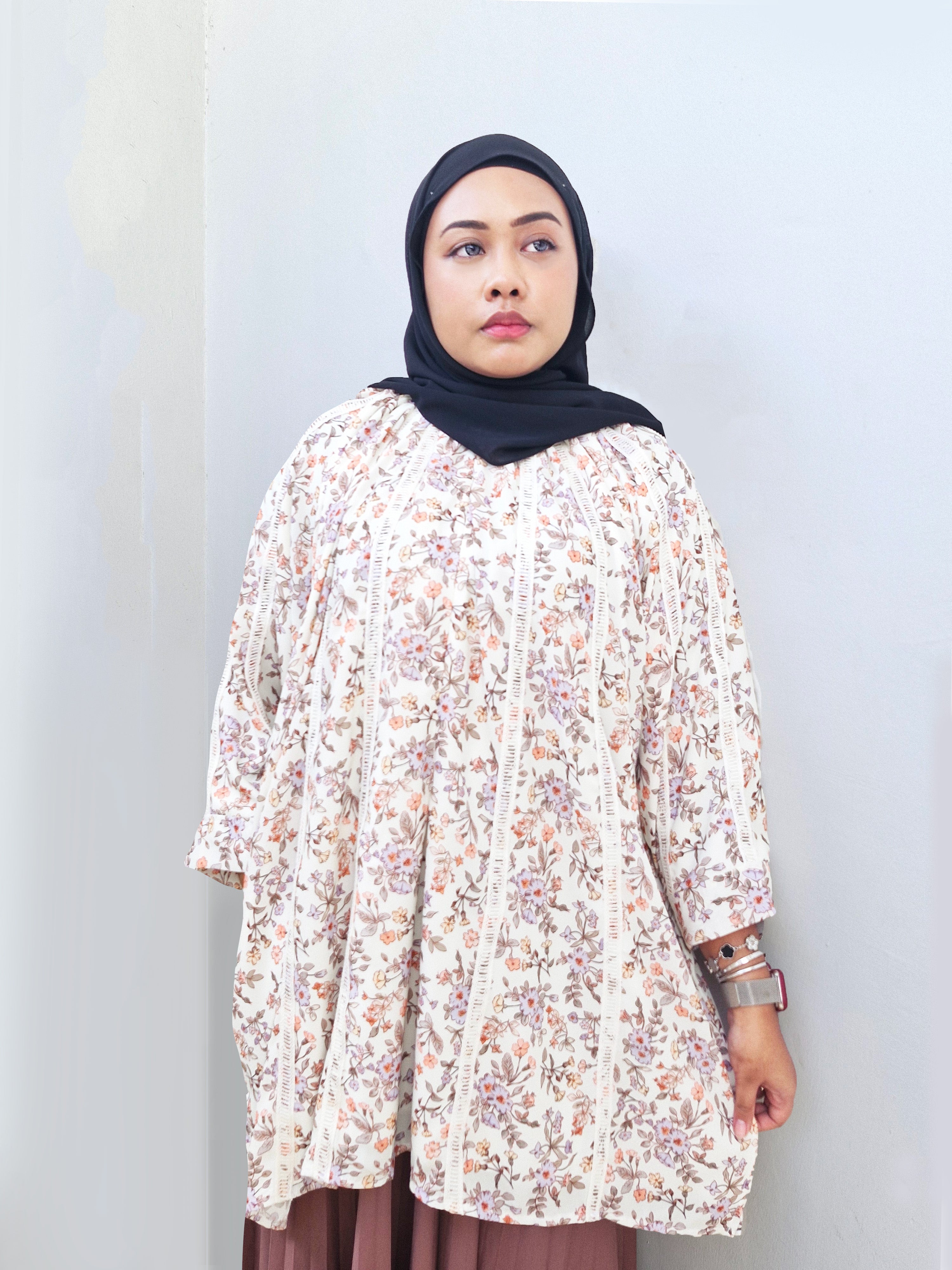 Ryla Printed Lace Raglan